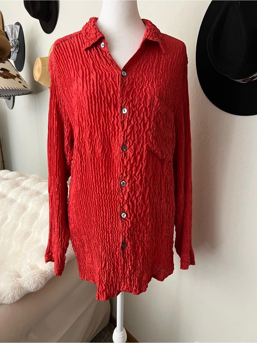Chico’s Design Vintage 100% Silk Crinkle Textured Button-Down Tunic Top. M